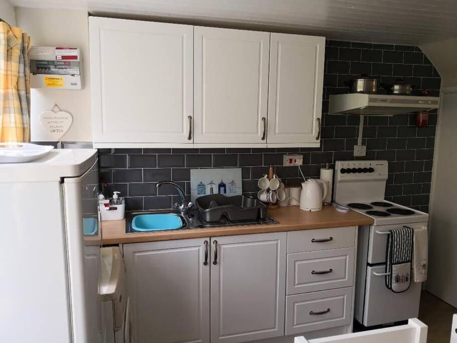 'Le Chalet Ii' Free Unlimited Wifi 2 Bed Chalet House Hodgeston Exteriér fotografie